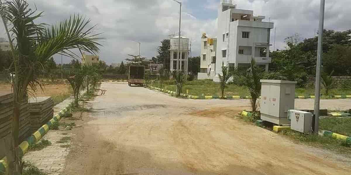 V R Sai City